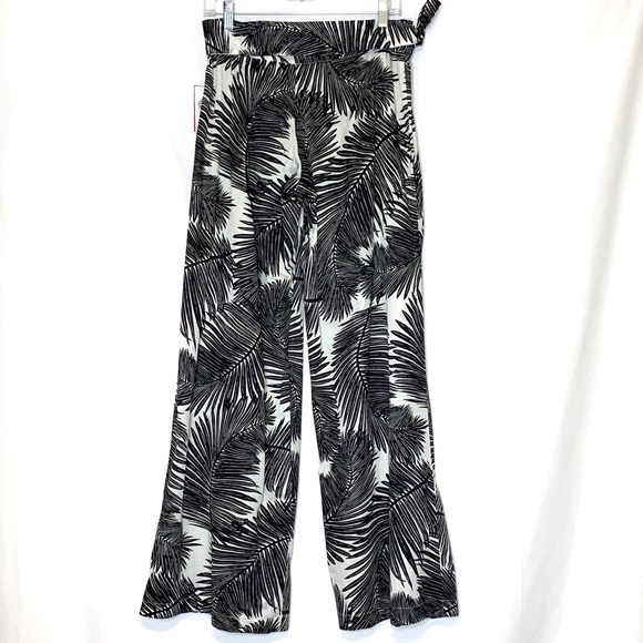 ❗️SOLD❗️NWT Vince Camuto Tropical Wide Leg Pants - Picture 4 of 12